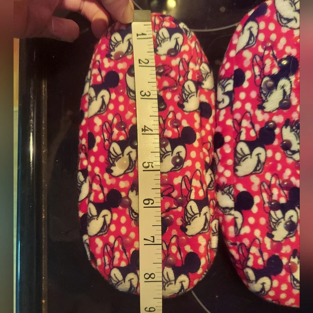 🎁 = 10/$25. NWOT Minnie Mouse slippers